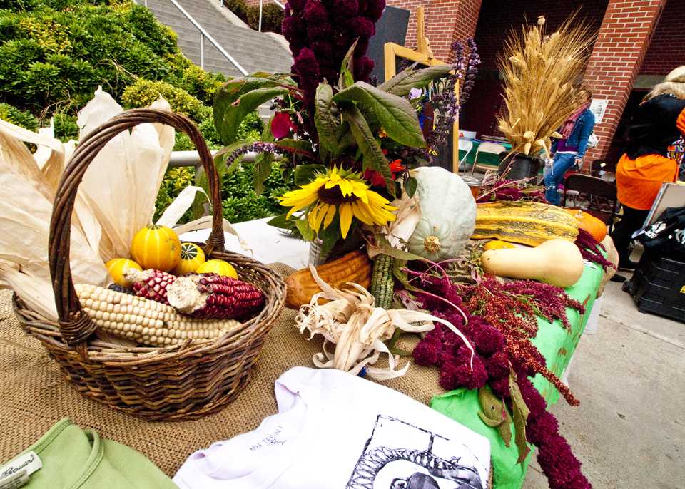 A+table+of+harvest+produce+from+a+previous+festival