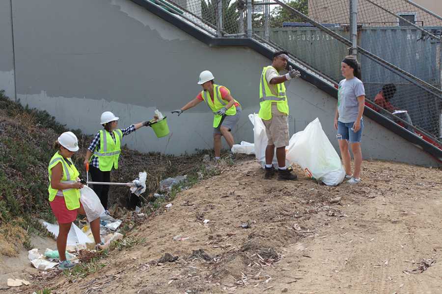 A group of volunteers joins together during a Sept. 20 event organized to clean up Cesar Chavez Park in Barrio Logan. Photo credit: Miguel Cid
