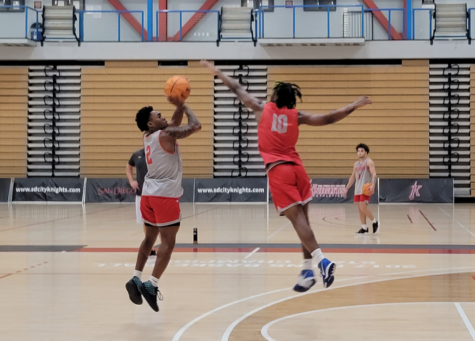 Sophomore point-guards Lorenzo Wright, left, and Kevin Bradley Jr., right, contest a jump shot in team practice