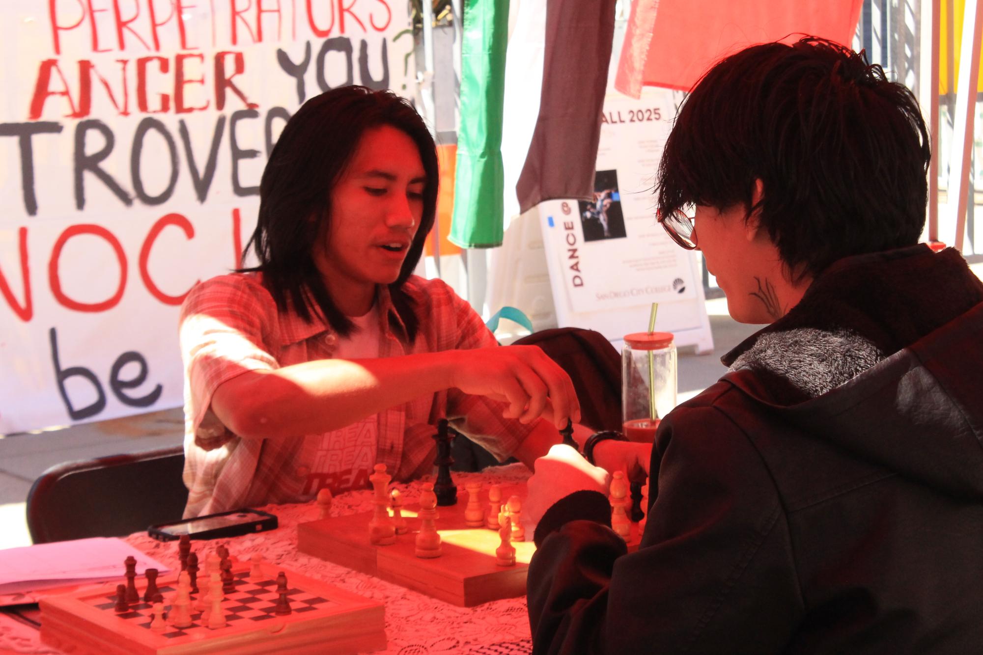 Vincent Yanez, left, plays chess with Armas Armas, right, at San Diego City College Club Rush Carnival, Tuesday, Sept. 9, 2025. Photo by Mari Pliego/City Times Media